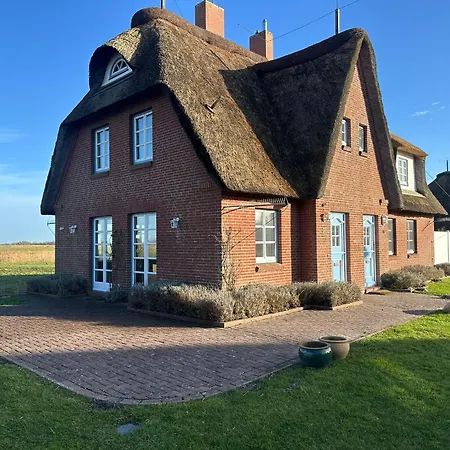 Holiday home Huus Suennschien *